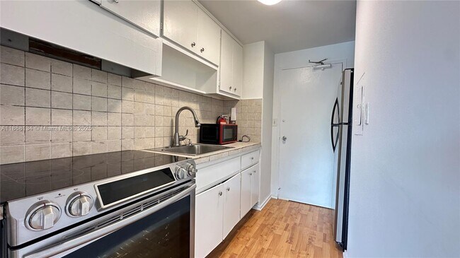 Building Photo - 880 NE 69th St