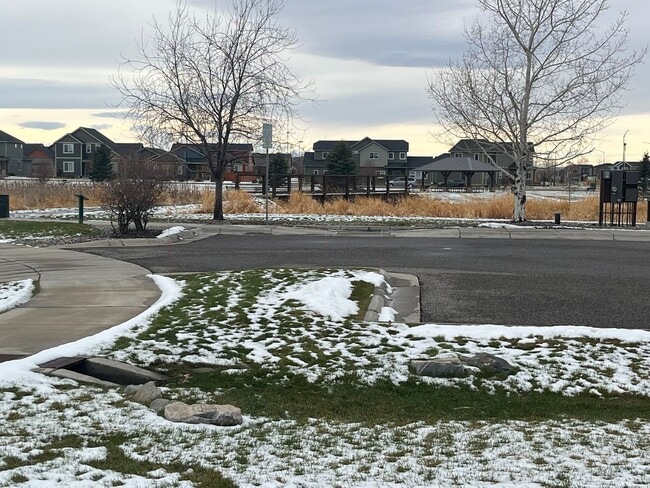 Building Photo - 3 bed 2.5 Bath Condo with 2 car garage