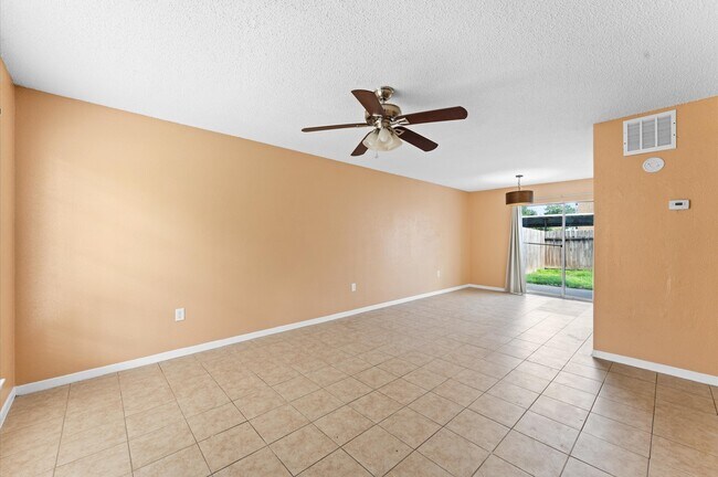 Building Photo - 1606 Eagle Lake Rd