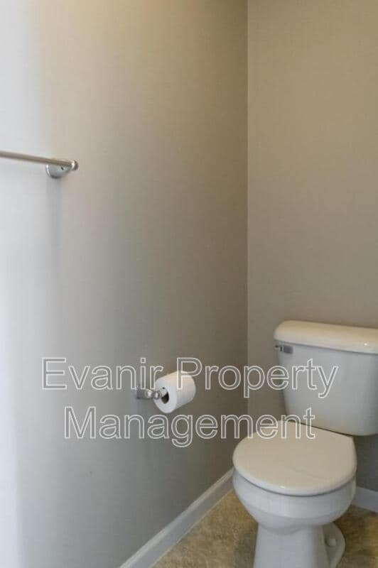 Building Photo - 2257 Murphy Ln E