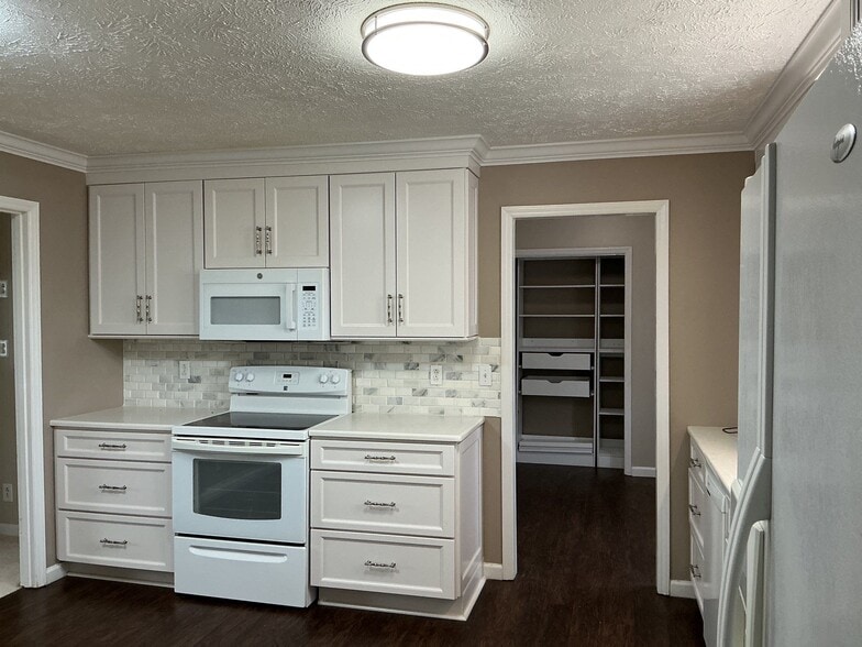 Building Photo - 137 Cheyenne Dr