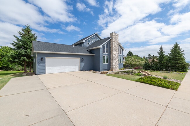 Building Photo - 1132 Enchantment Rd