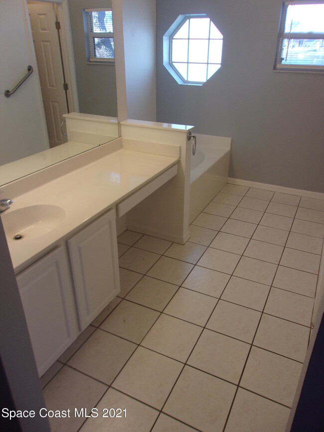 Building Photo - 3908 Upmann Dr