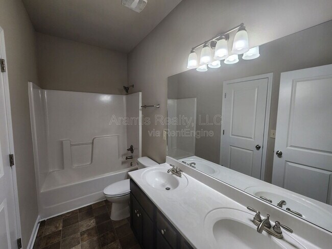 Building Photo - 1919 Briarcliff Wy