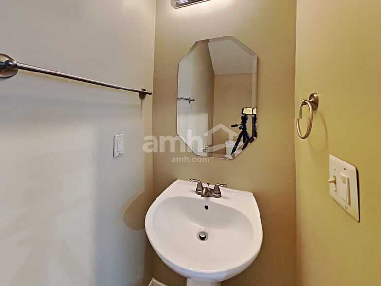 Building Photo - 2903 Linda Dr