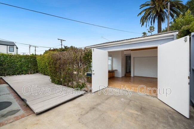Building Photo - 12827 Rubens Ave