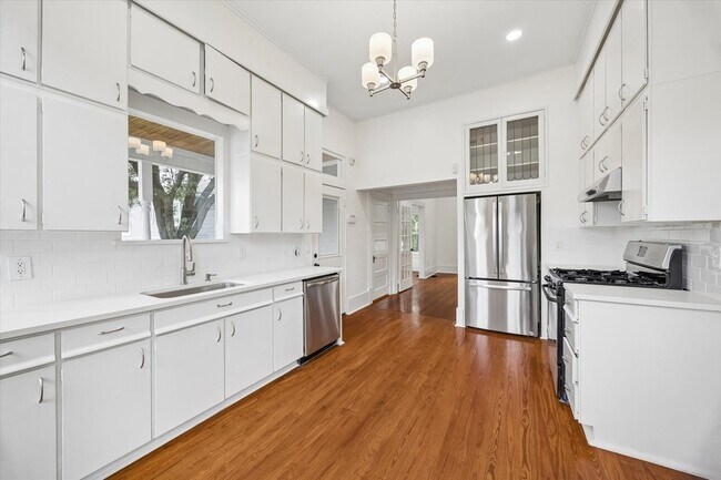 Building Photo - 1229 Heights Blvd