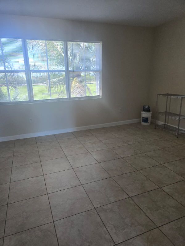 Building Photo - 230 SE 29th Ave