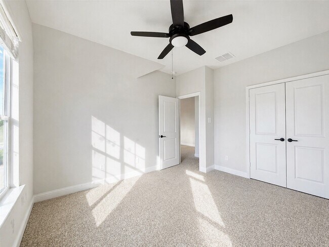 Building Photo - 2307 Birch View Ln