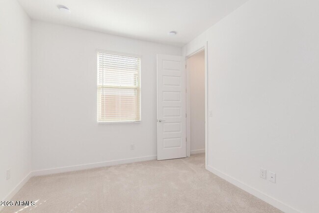 Building Photo - 11157 W Parkway Dr