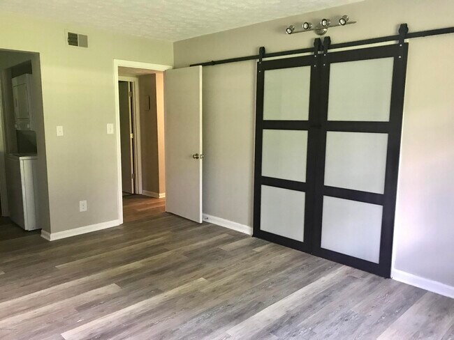 Building Photo - 7904 Grenoble Ln