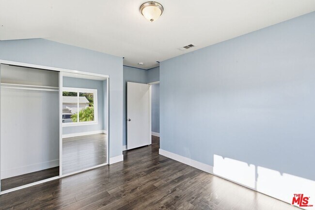 Building Photo - 14141 Gault St