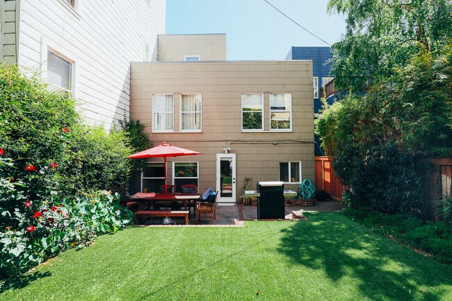 Building Photo - 3017-3023 Baker Street