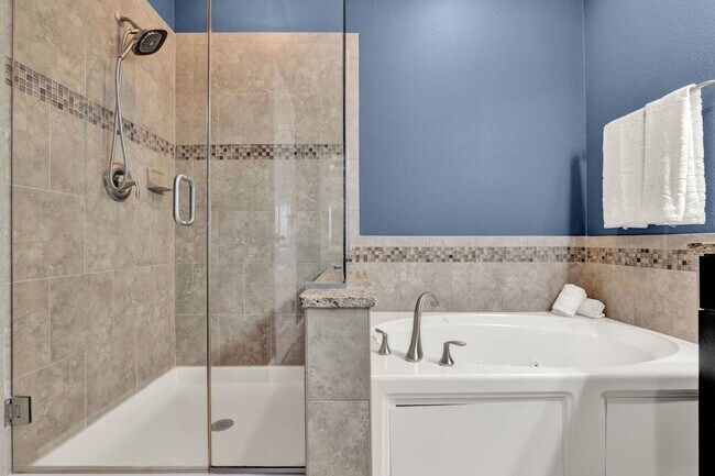 Building Photo - Stunning 3/3.5 Baldwin Park Townhome with ...