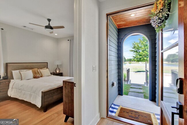 Building Photo - 2bd/2.5ba in Trilith. LakeFront Views!