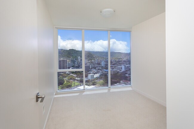 Building Photo - Surround Yourself in Luxury! Symphony Honolulu!