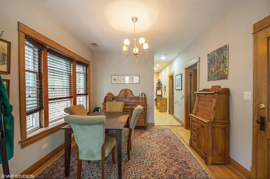 Building Photo - 2509 W Diversey Ave