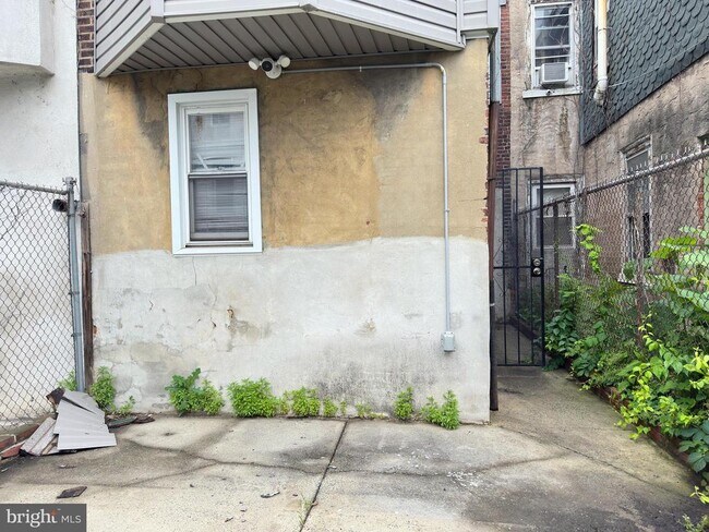 Building Photo - 1718 N Lambert St