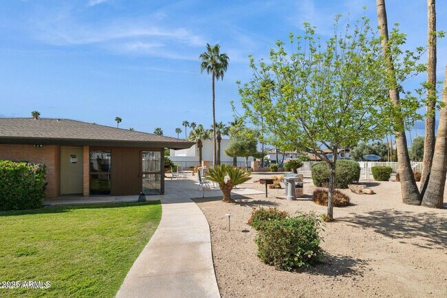 Building Photo - 7694 E Minnezona Ave