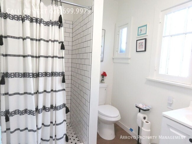 Building Photo - 140 1/2 Melrose Ave., Monrovia CA 91016-
