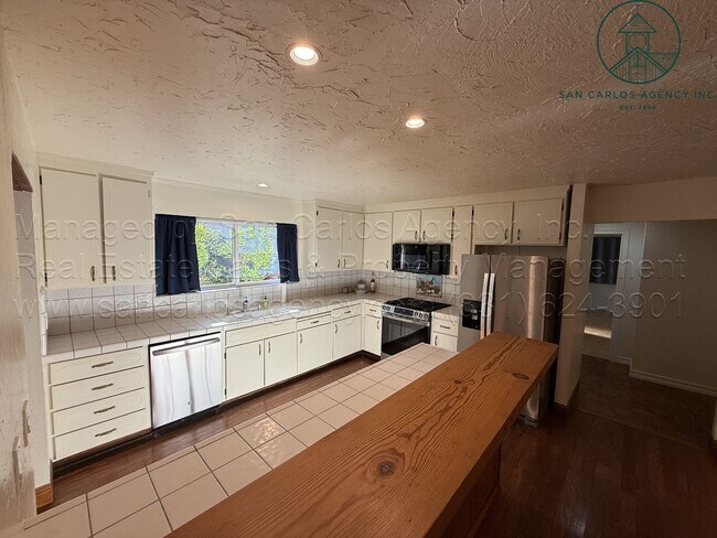 Building Photo - Spacious Three Bedroom Spanish Style Home in Upper Pebble Beach