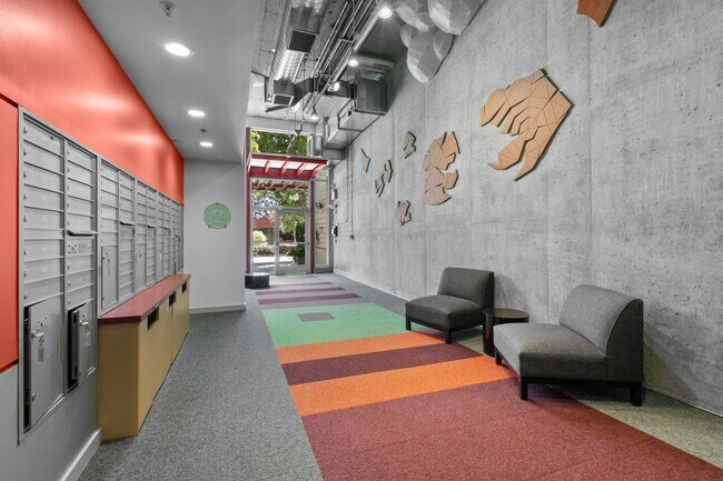 Building Photo - Modern Air Conditioned South Lake Union Lo...