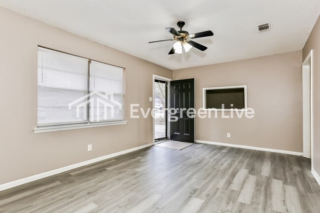 Building Photo - 8704 Duncan Dr