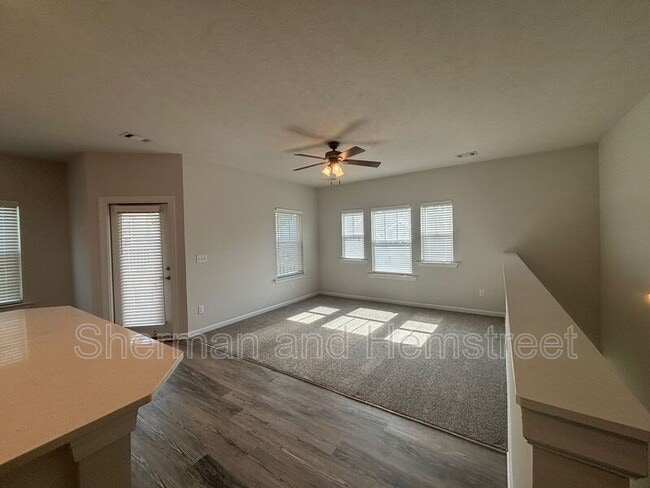 Building Photo - 5005 Mimosa Dr