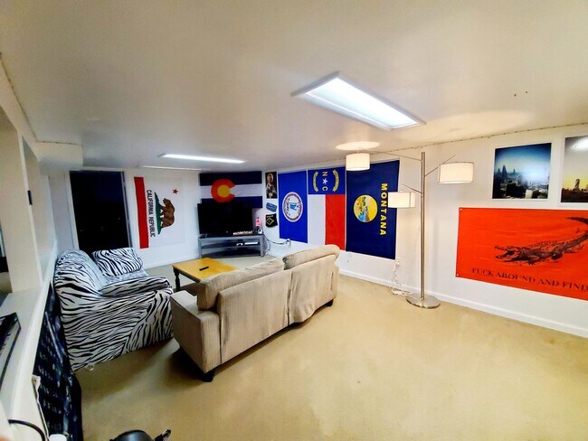 Building Photo - 910 Bungalow Ct