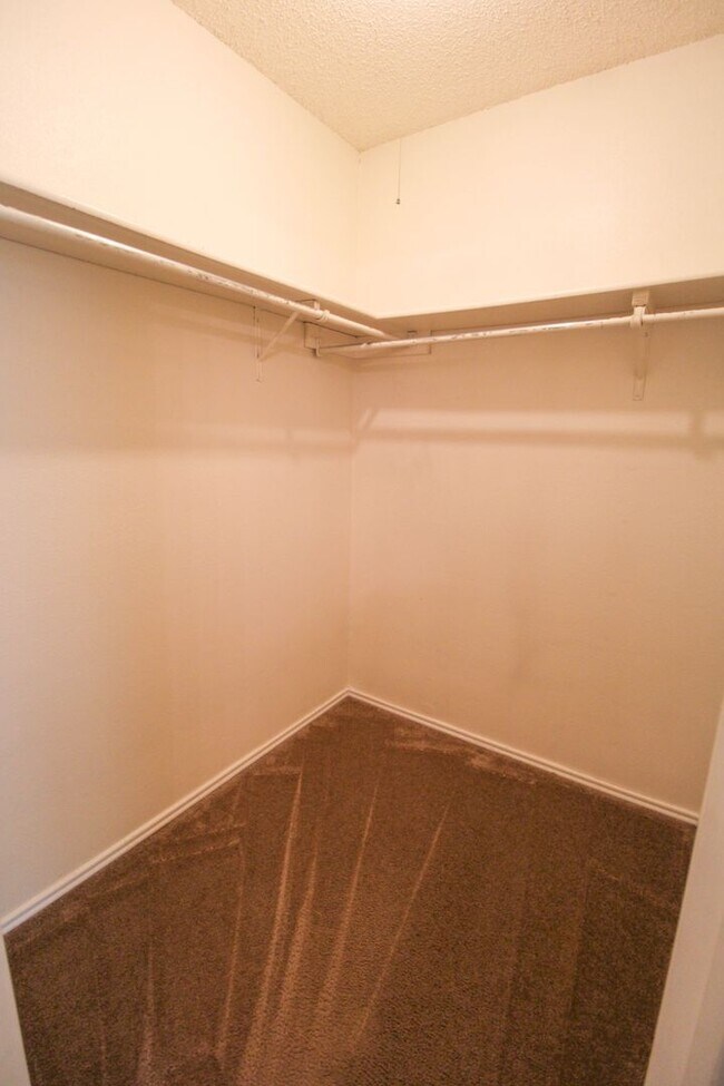 Building Photo - 6214 Ridge Glade St