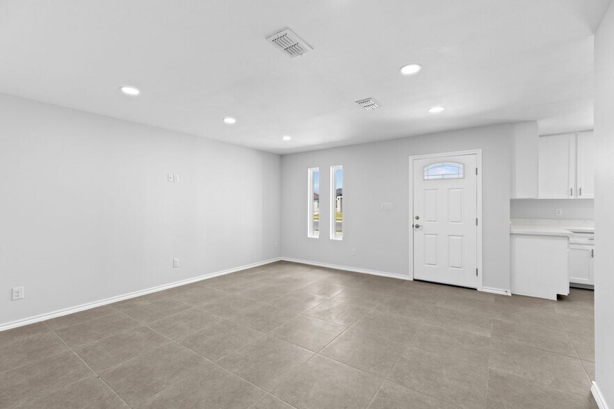 Building Photo - 664 Marrs Ave