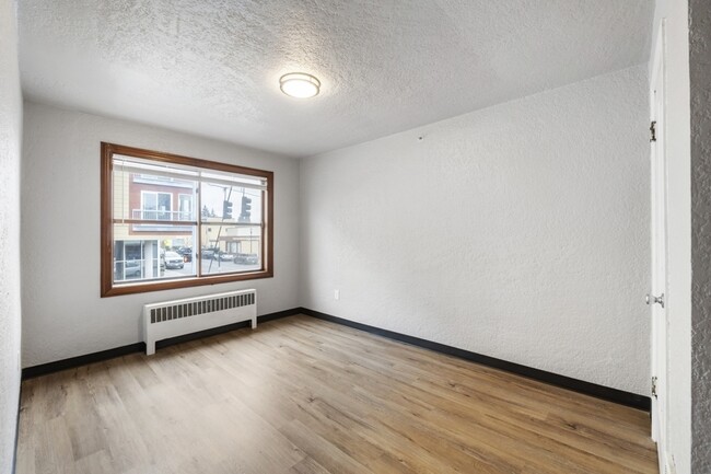 Building Photo - 403 1/2 Garfield St S-17
