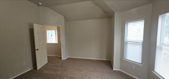 Building Photo - 706 Woodport Ln