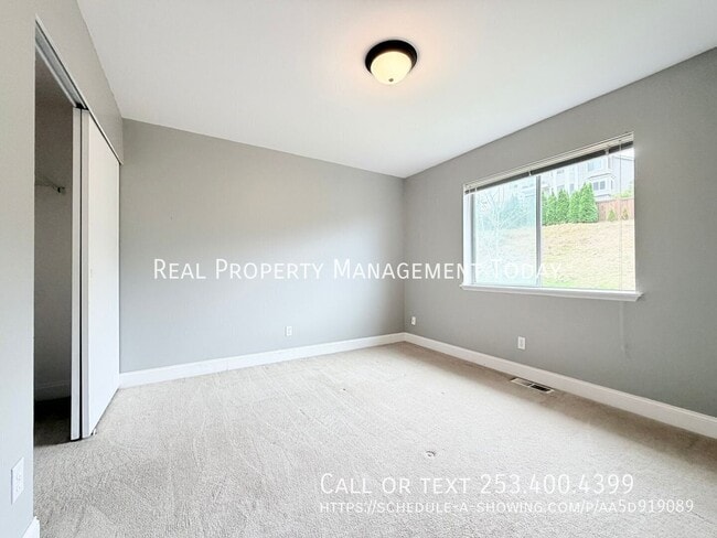 Building Photo - 4914 Norpoint Way NE