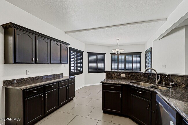 Building Photo - 13913 Golden Mesa Ct
