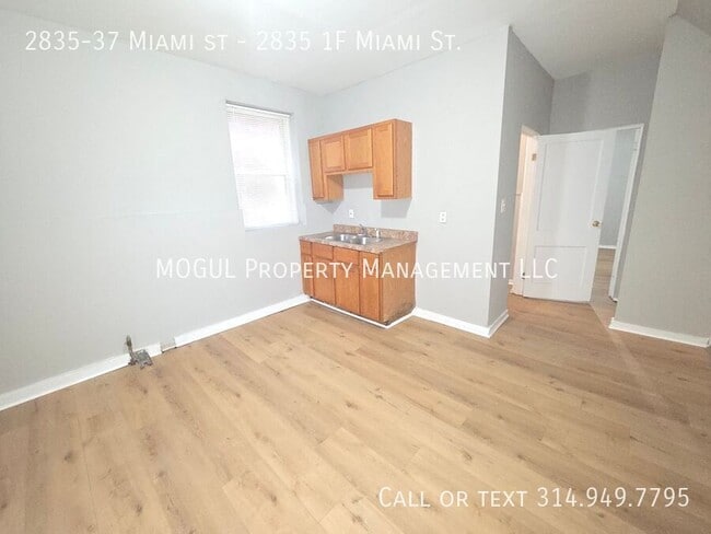 Building Photo - 2835 Miami St