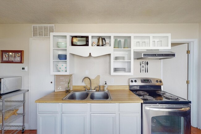 Building Photo - 1613 Morningside Dr NE