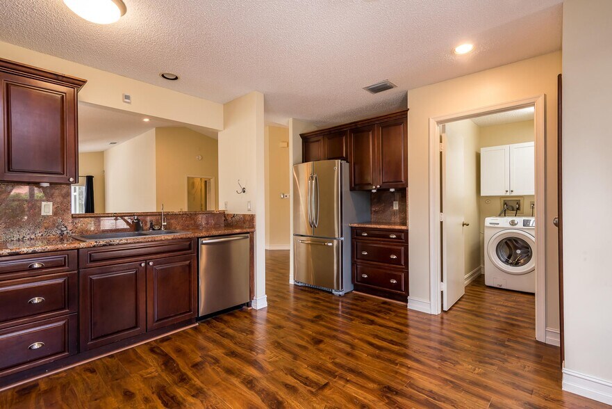 Building Photo - 8889 Odell Dr