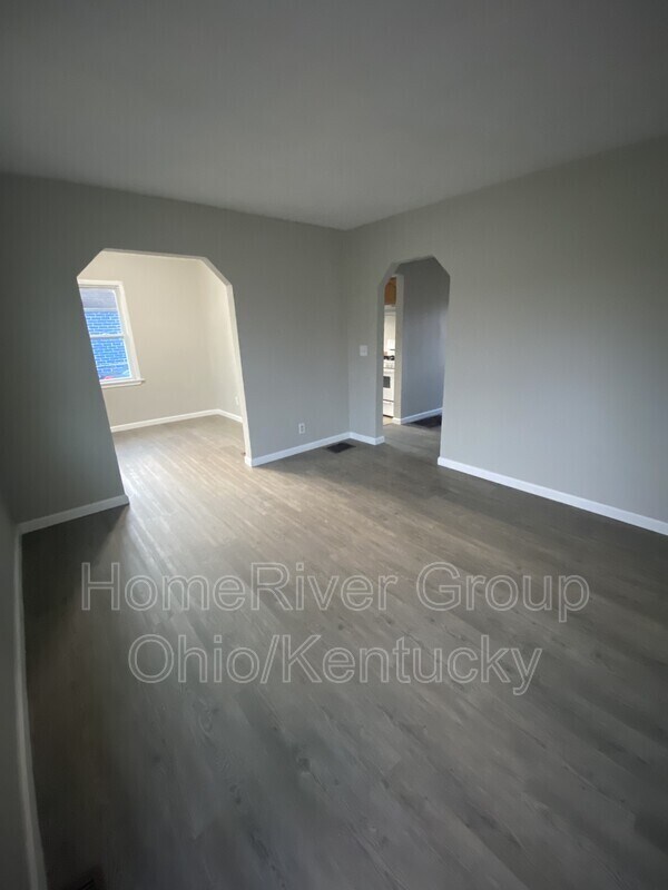 Building Photo - 802 Van Buren St