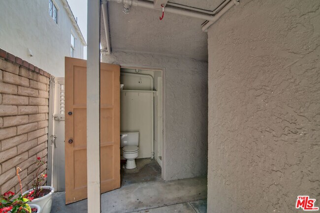 Building Photo - 127 Abalone Ave