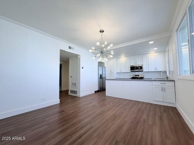 Building Photo - 6936 E 3rd St