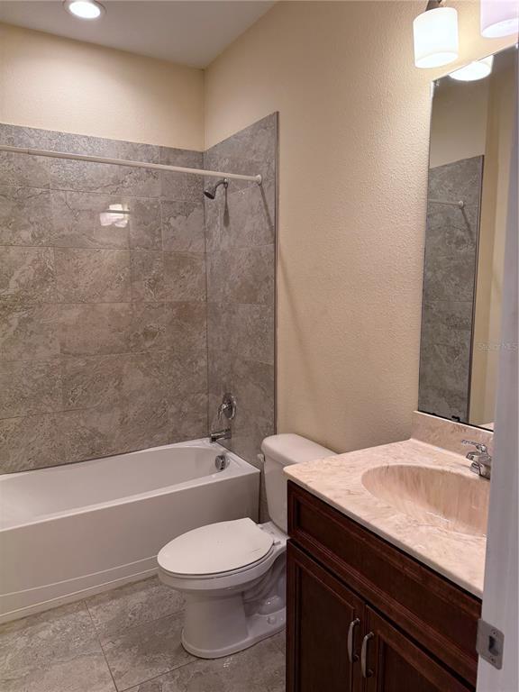 Building Photo - 2054 Royal Vista Ct