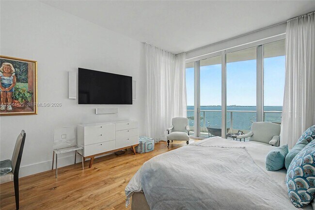 Building Photo - 2627 S Bayshore Dr