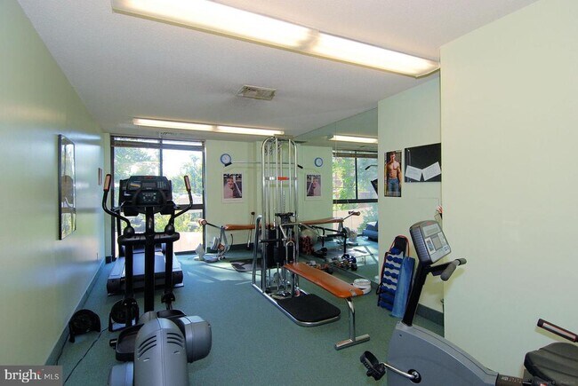 Building Photo - 1016 S Wayne St