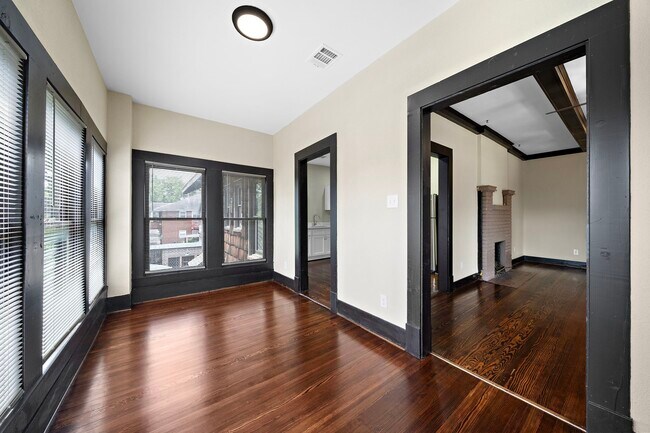 Building Photo - 811 Sul Ross St
