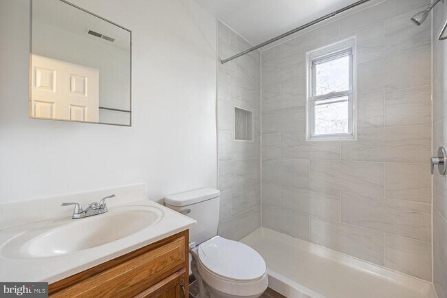 Building Photo - 156 Wesmond Dr