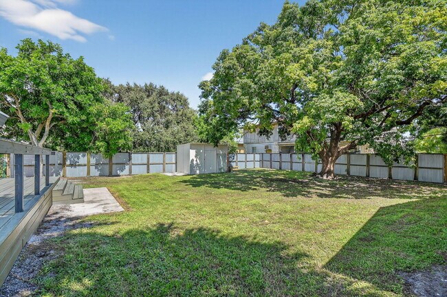 Building Photo - 3532 Coconut Rd