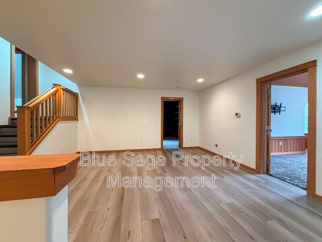 Building Photo - 241896 US-101