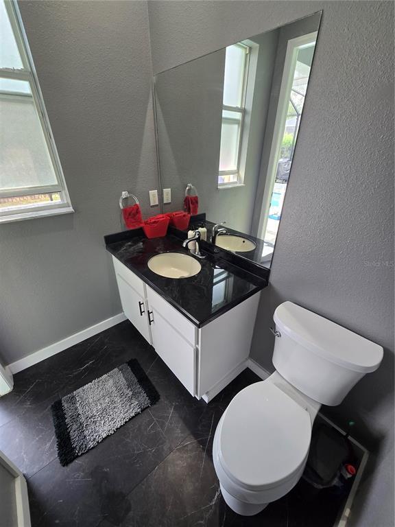 Building Photo - 8111 Santa Rosa Ct