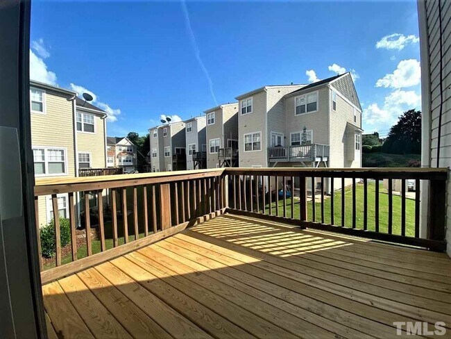 Building Photo - 3 Bedroom Townhome for Rent Apex